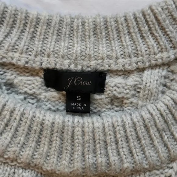 ☀️J.Crew cable knit Sweater☀️ - Picture 2 of 4